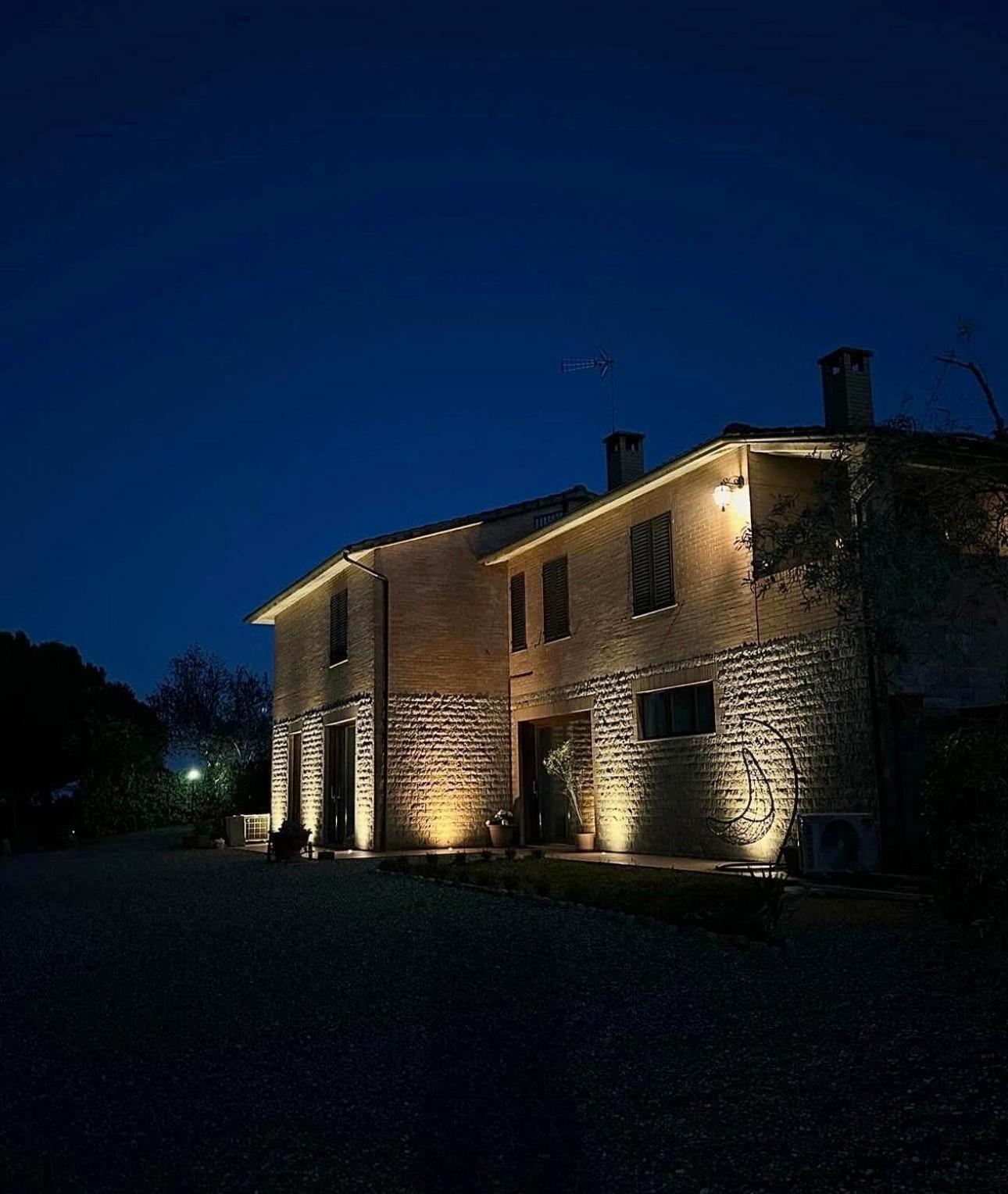 Agriturismo La Terrazza Sul Mangia Сиена Екстериор снимка